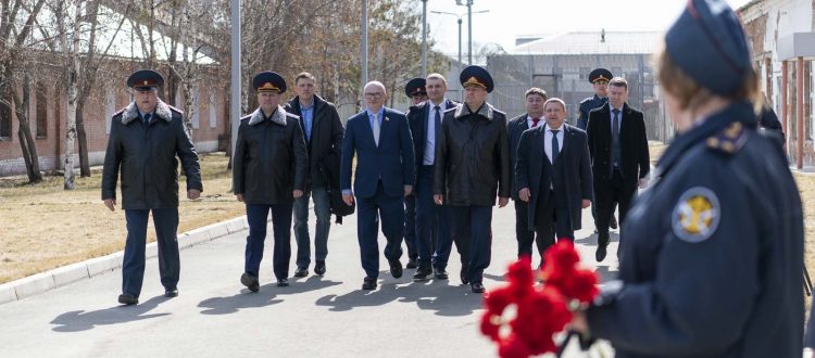 Не чувствовать себя чужими. НКО акт